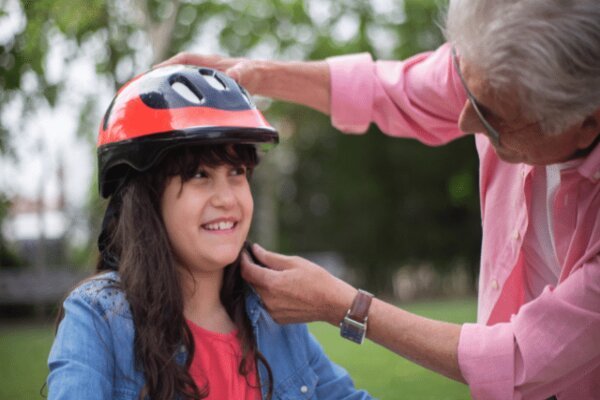 చిన్నారులకు హెల్మెట్ లేకుంటే జైలే