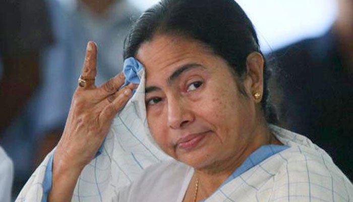 మార్చ్ 2 న హాజరుకమ్మని మమతకు ముంబై కోర్ట్ సమన్లు