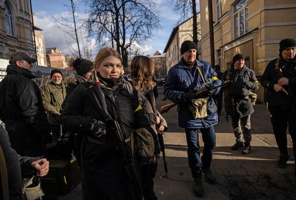 రష్యా సైన్యంపై ఉక్రెయిన్ మహిళల తిరుగుబాటు