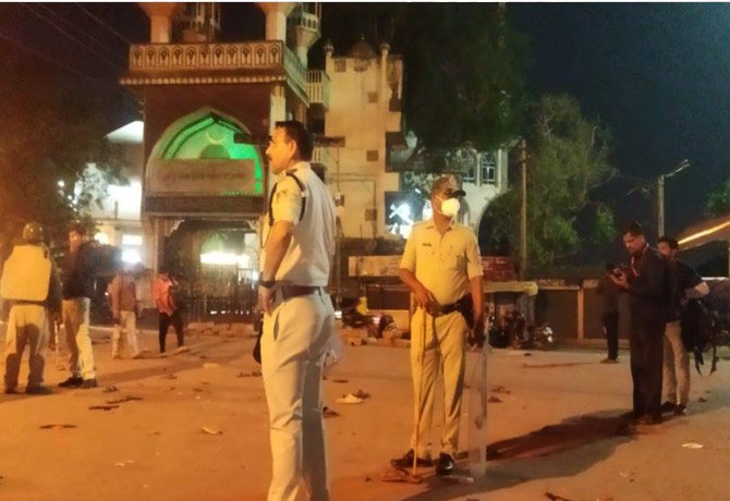 కర్ణాటకలోని హుబ్బళ్లిలో చెలరేగిన హింస