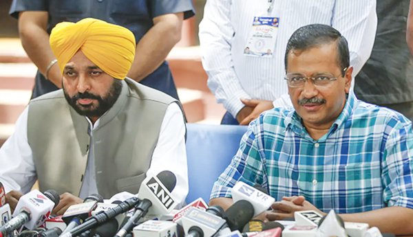 పంజాబ్ అధికారులతో కేజ్రీవాల్ భేటీపై వివాదం!