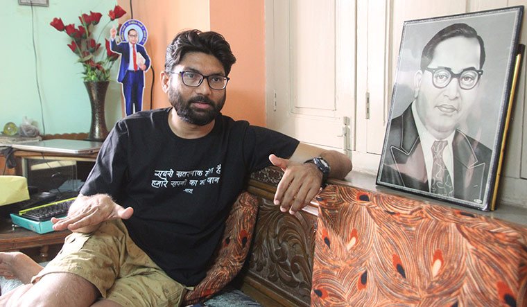 ఐదేళ్ల నాటి కేసులో జిగ్నేష్ మరోసారి అరెస్ట్