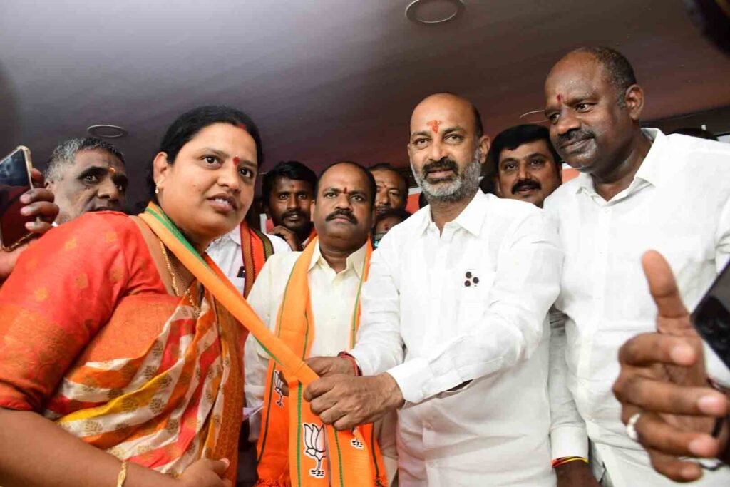 బీజేపీ అధికారంలోకి వస్తే ప్రతి తండాలో సేవాలాల్ మందిరాలు