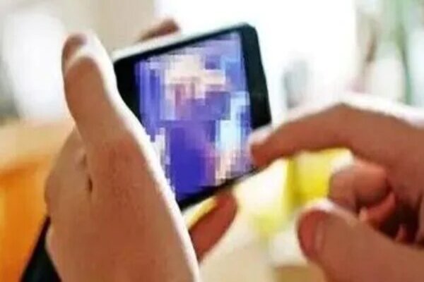 ఉచిత వైవై లతో పోర్న్ హబ్ లుగా మారుతున్న రైల్వే స్టేషన్లు!