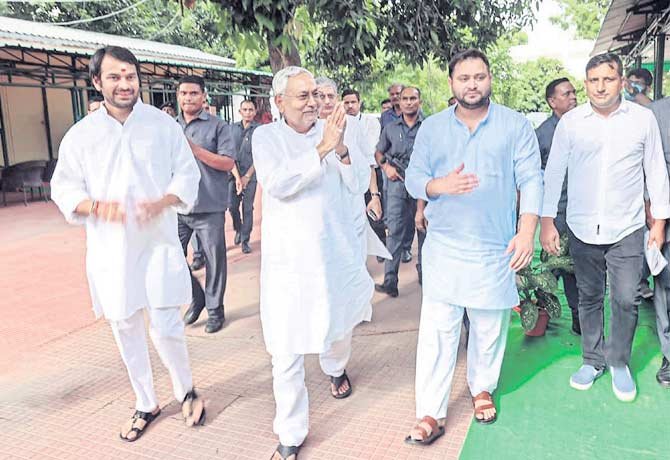 నితీష్ కుమార్ రాజీనామా …. నేడే కొత్త ప్రభుత్వం