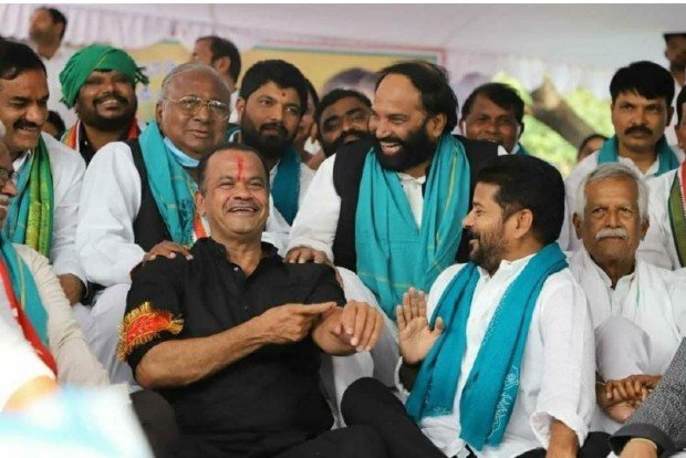 కుమ్ములాటలతో అతలాకుతలం తెలంగాణ కాంగ్రెస్