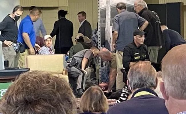 అమెరికాలో కత్తిపోట్లకు గురైన సల్మాన్ రష్దీ