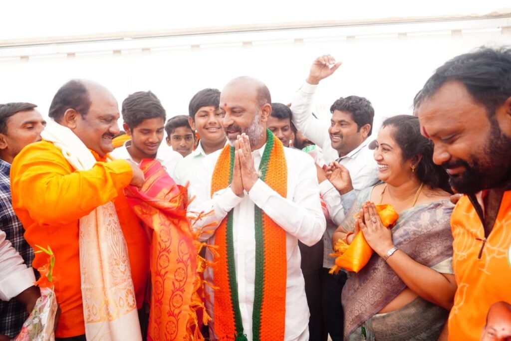 కేసీఆర్కు నిజం చెప్పకూడదనే శాపం ఉంది … సంజయ్ ఎద్దేవా