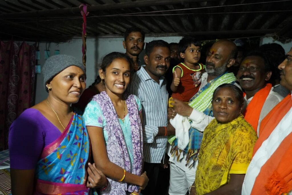 అల్లర్లు సృష్టించి పాదయాత్ర అడ్డుకునే కుట్రలు… సంజయ్ ఆరోపణ