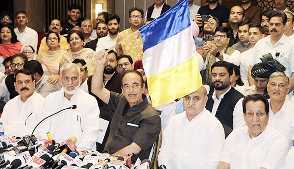 డెమొక్రటిక్ ఆజాద్ పార్టీ పేరు ప్రకటించిన ఆజాద్