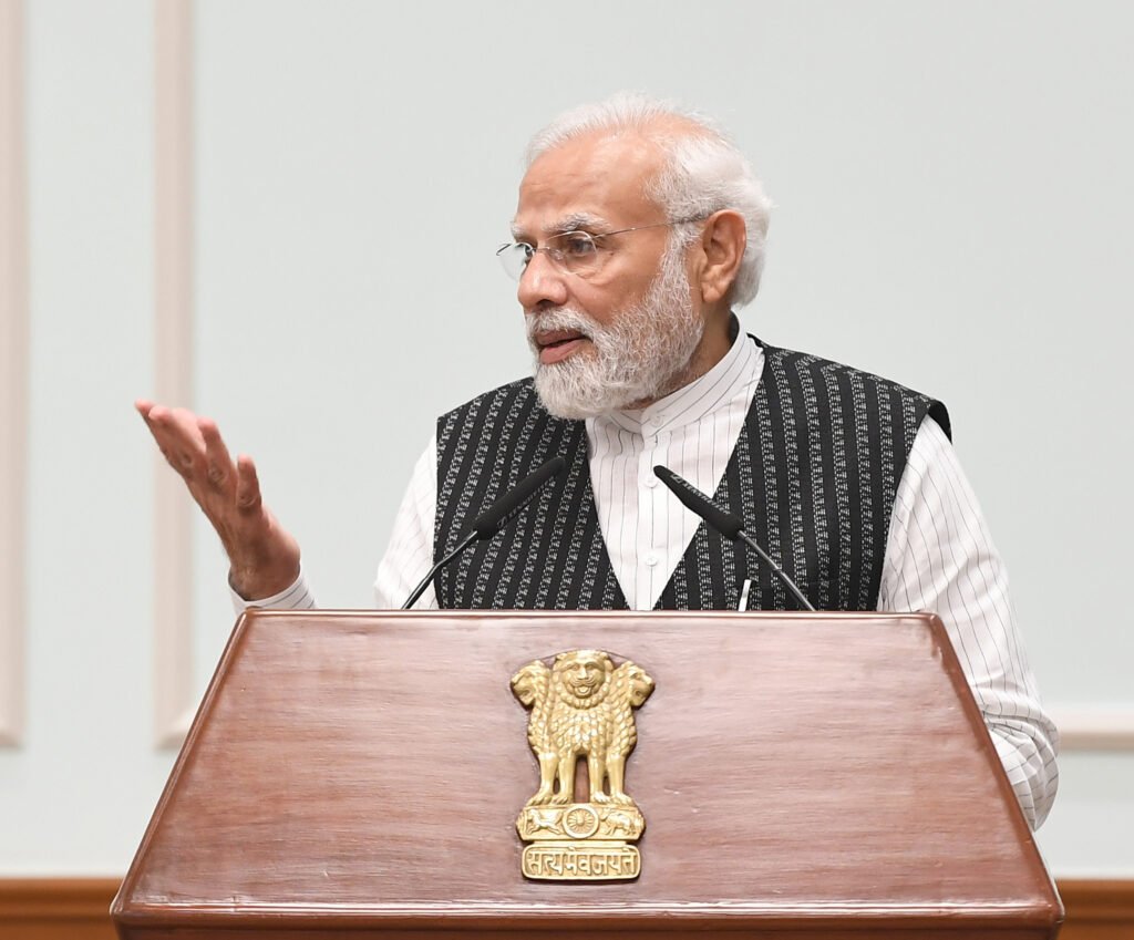 నేటి విద్యార్థులపైనే 2047 నాటి భారతదేశ భవిష్యత్తు .. ప్రధాని మోదీ