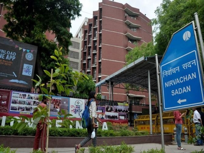 హామీలు ఎలా అమలు చేస్తారో చెప్పమన్న ఎన్నికల కమీషన్