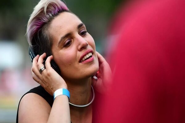 వినికిడి ప్రమాదానికి దగ్గరగా 100 కోట్ల మంది యువత