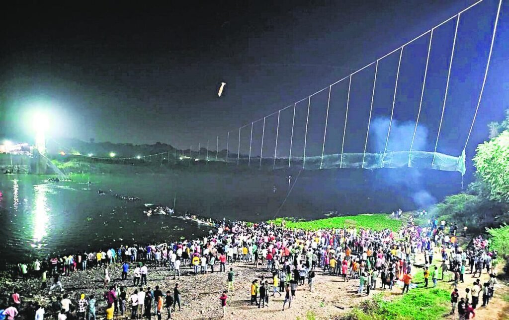 మోర్బీ తీగల వంతెనకు తీగలు మార్చని కాంట్రాక్టర్!