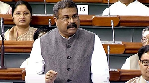 ‘నీట్’ పరీక్షల్లో అవకతవకలపై కేంద్రం సీరియస్