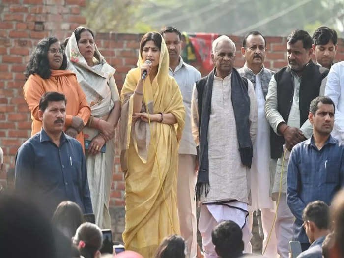 భారీ ఆధిక్యతతో డింపుల్ యాదవ్ మైన్పురిలో గెలుపు