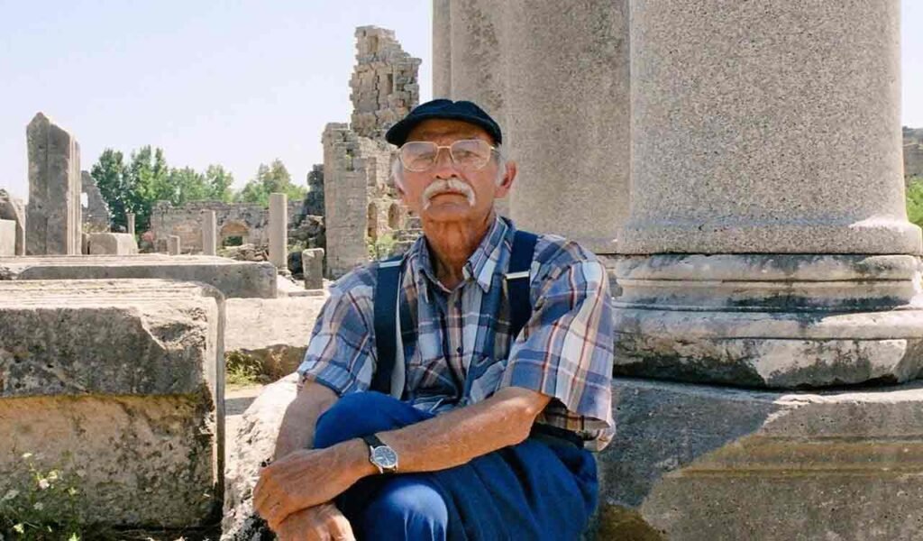 ఎనిమిదో నిజాం నవాబు ముకరం ఝా బహదూర్ కన్నుమూత