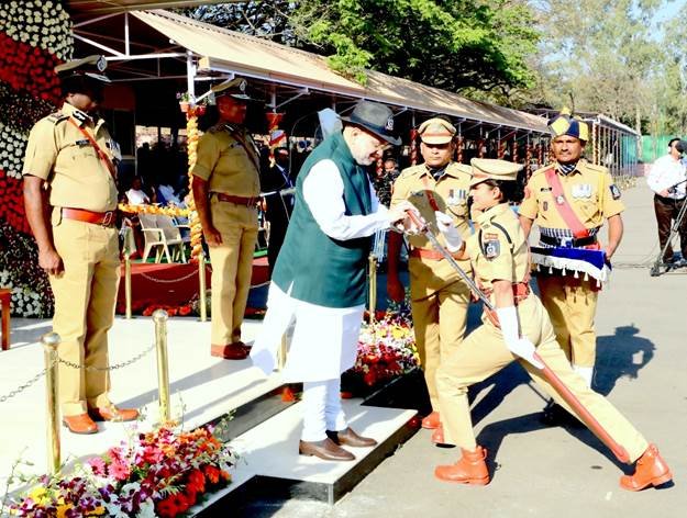 పోలీసులు సమర్థులైతేనే దేశాభివృద్ధి : అమిత్ షా