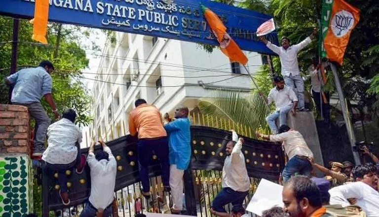 టీఎస్పీఎస్సీ లీకేజిలో దంపతులు అరెస్ట్