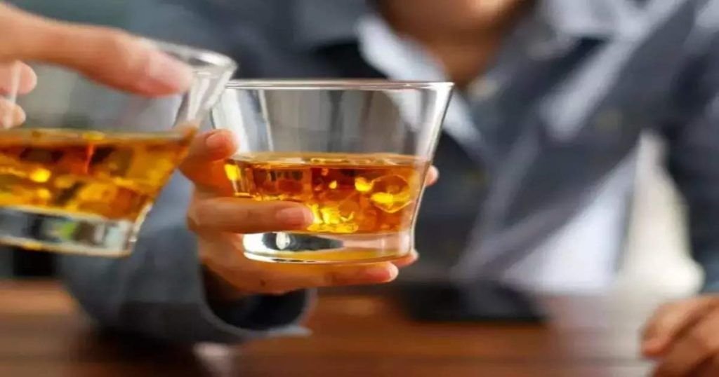 హర్యానాలో కార్పొరేట్ ఆఫీసులోనే మద్యం సేవింపు