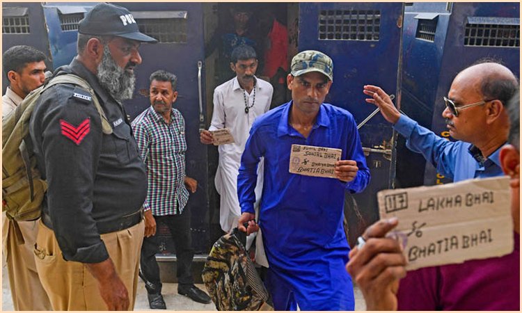 200 మంది భారత జాలర్లను విడుదల చేసిన పాక్