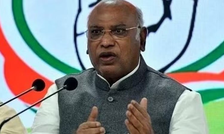 కాంగ్రెస్ వర్కింగ్ కమిటీలో భారీగా మార్పులు