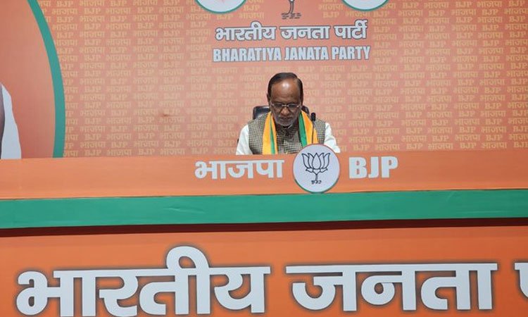 కేటీఆర్ మోకాలి యాత్ర చేసినా జనం నమ్మరు: లక్ష్మణ్