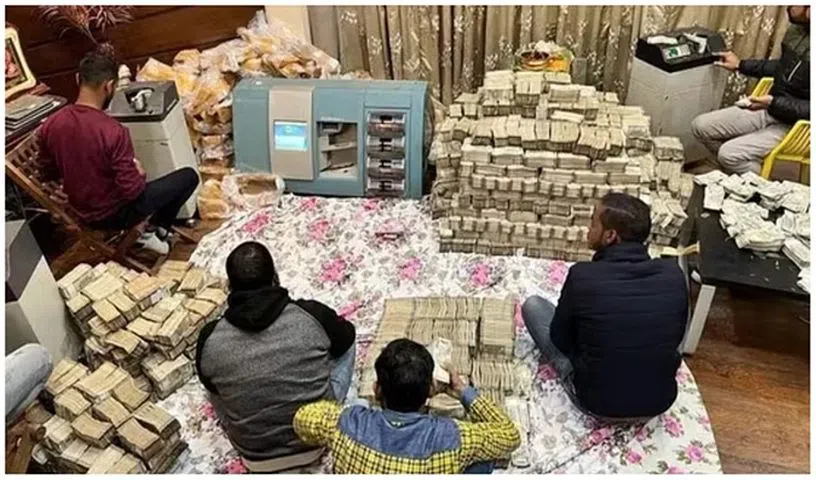 కర్ణాటక ఐటి సోదాల్లో రూ. 93 కోట్ల నగదు, రూ 8 కోట్లు సీజ్