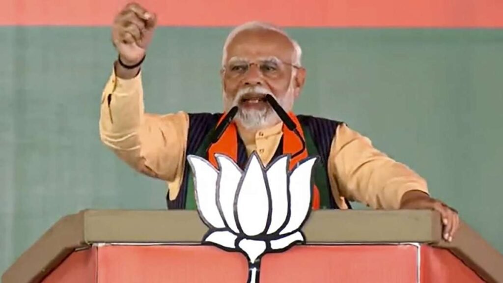 కాషాయ సునామీ కాంగ్రెస్ను కూకటివేళ్లతో పెకిలిస్తుందన్న మోదీ