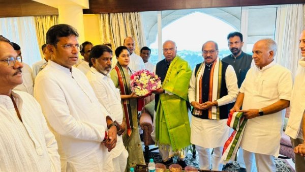 తిరిగి కాంగ్రెస్ లో చేరిన విజయశాంతి