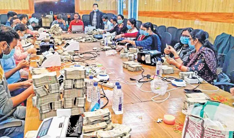 రూ. 351 కోట్లకు చేరిన కాంగ్రెస్ ఎంపీ కంపెనీల్లో నగదు!