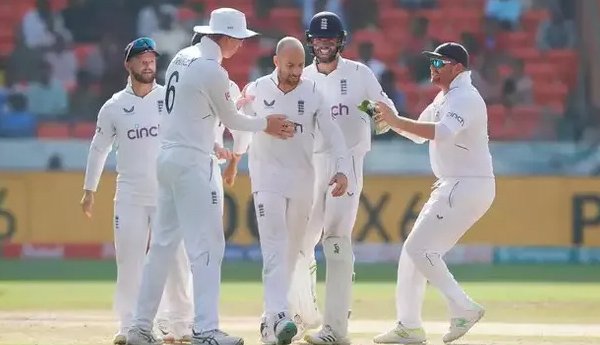 ఇంగ్లాండ్ చేతిలో భారత్ అనూహ్య పరాజయం