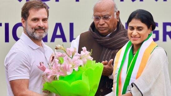 రాహుల్ గాంధీని ప్రధానిగా చూడటం మా నాన్న కల… షర్మిల