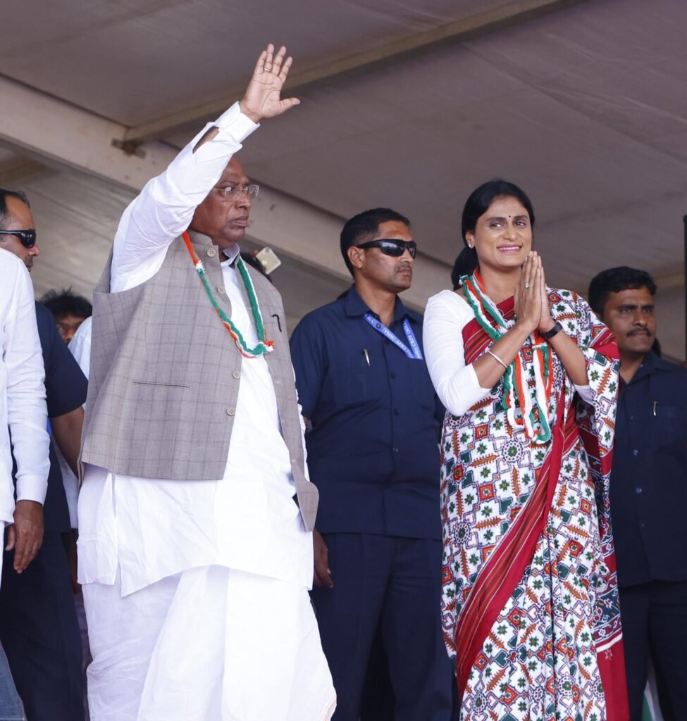 ఇంటింటికీ రూ.5 వేలు  ‘ఇందిరమ్మ అభయం’.. ఏపీ కాంగ్రెస్ మొదటి గ్యారంటీ