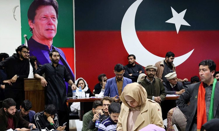 జైలులో ఉన్న ఇమ్రాన్ ఖాన్ అభ్యర్థుల విజయఢంకా