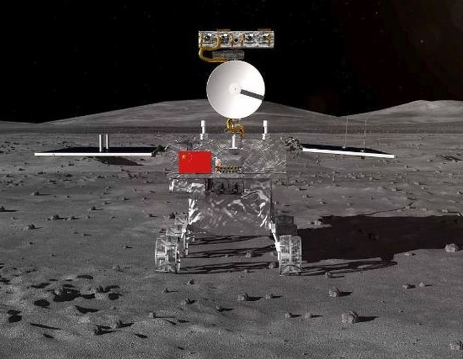 చంద్రుడి చీకటి భాగంలోకి చైనా ఉపగ్రహం