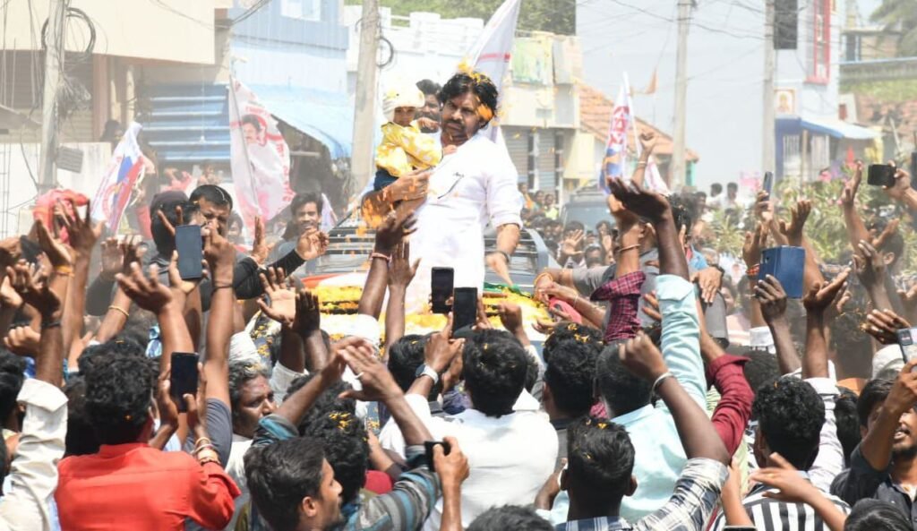 మిమ్మల్ని అర్థిస్తున్నా.. నన్ను గెలిపించండి..పవన్