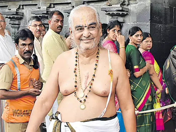 హైకోర్టులో రమణ దీక్షితులు పిటిషన్