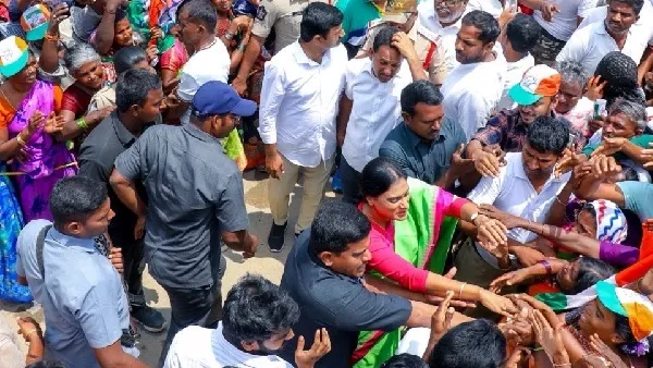 షర్మిల పర్యటనలో ఉద్రిక్తత.. అడ్డుకున్న వైసీపీ శ్రేణులు