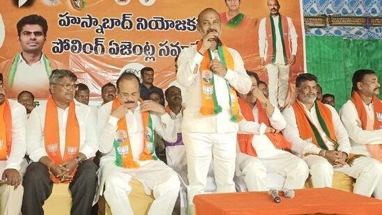 రేజర్వేషన్లు రద్దు చేస్తామంటే వారికి బుద్ధి చెప్పాలి … సంజయ్