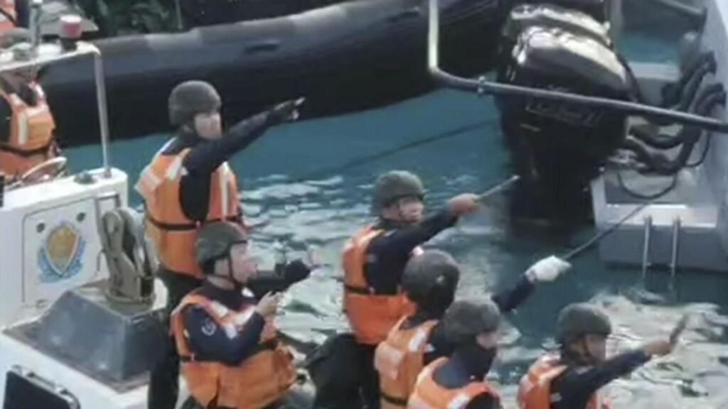 ఫిలిప్పీన్స్ నేవీపై చైనా దళాలు గొడ్డళ్లతో దాడి