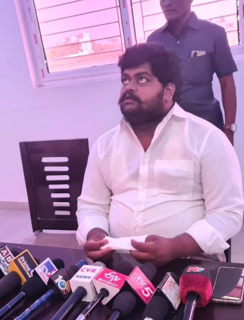 వైఎస్ వివేకా హత్యకేసులో నిందితుల జాబితా నుంచి దస్తగిరి పేరు తొలగింపు