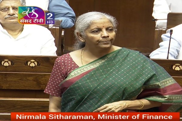 బడ్జెట్ విపక్షాపూరితం అన్న నేతలపై నిర్మలా మండిపాటు