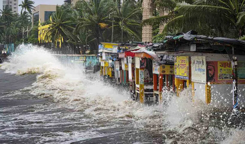 ముంబైని ముంచెత్తిన వాన… రెడ్ అలర్ట్ జారీ