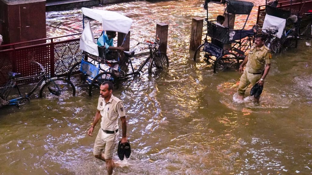 ఢిల్లీ, హిమాచల్ ప్రదేశ్ లలో వర్ష బీభత్సం
