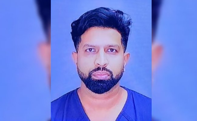 అమెరికాలో రోగుల నగ్న చిత్రాలు తీస్తున్న భారతీయ వైద్యుడి అరెస్ట్