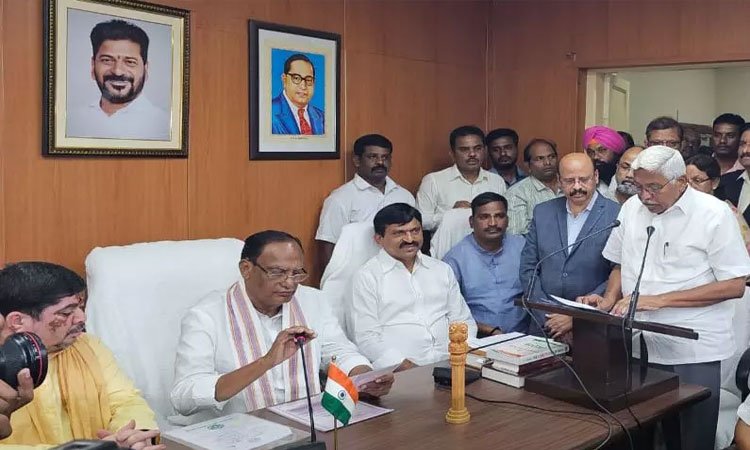 ఎంఎల్సిలుగా కోదండరామ్, ఆమెర్ ప్రమాణ స్వీకారం