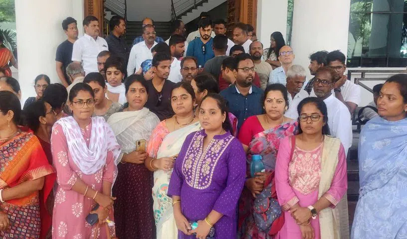 తెలంగాణ భవన్కు హైడ్రా బాధిత కుటుంబాలు