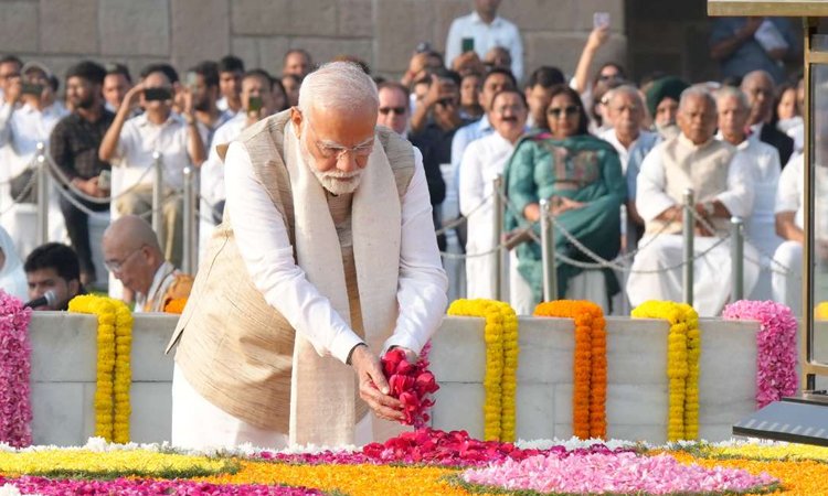 మహాత్ముడికి నివాళులర్పించిన రాష్ట్రపతి ముర్ము, ప్రధాని మోదీ